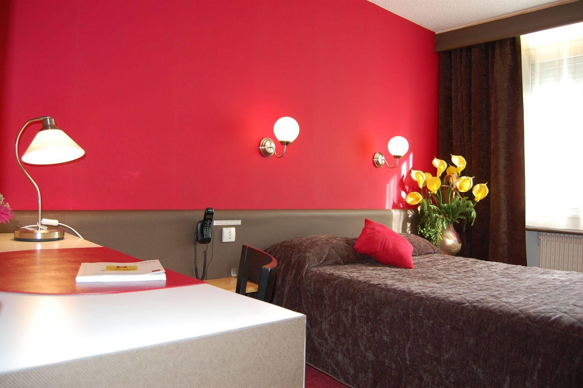 Logis Hotel Du Midi - Saint Etienne Sud Exterior photo
